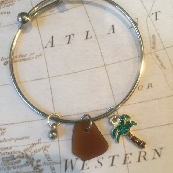 Genuine Brown Seagrass Bangle with Palm Tree Charm - Picture 5 of 5
